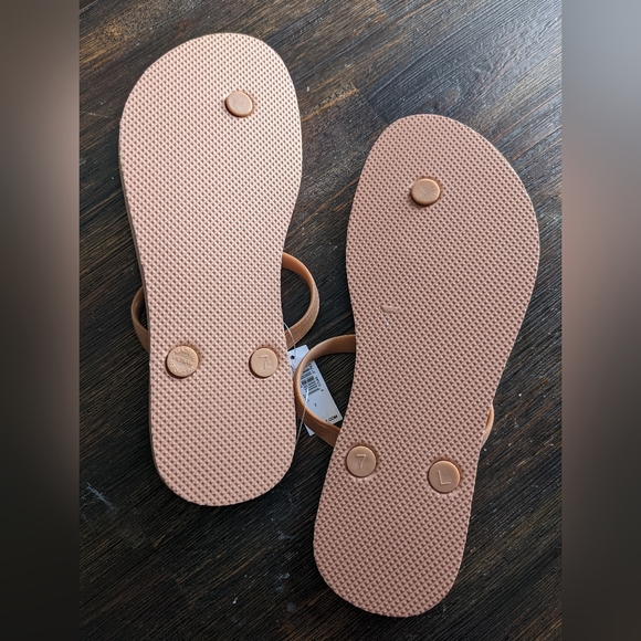 Old Navy Flip Flops - Picture 2 of 3